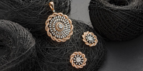 Rose gold and diamonds pendant and earrings set for Vajra Gifting segment
